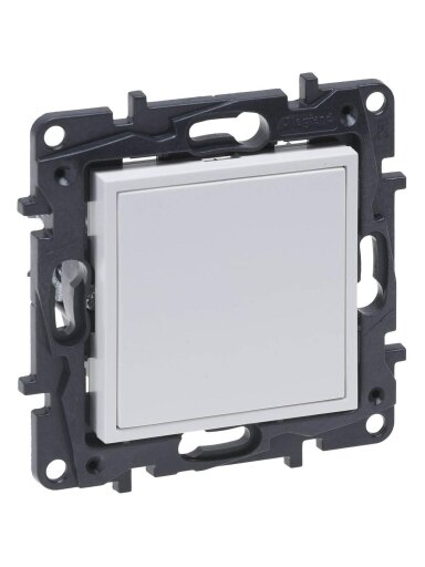 Balta aklė Niloe Step Legrand 863100
