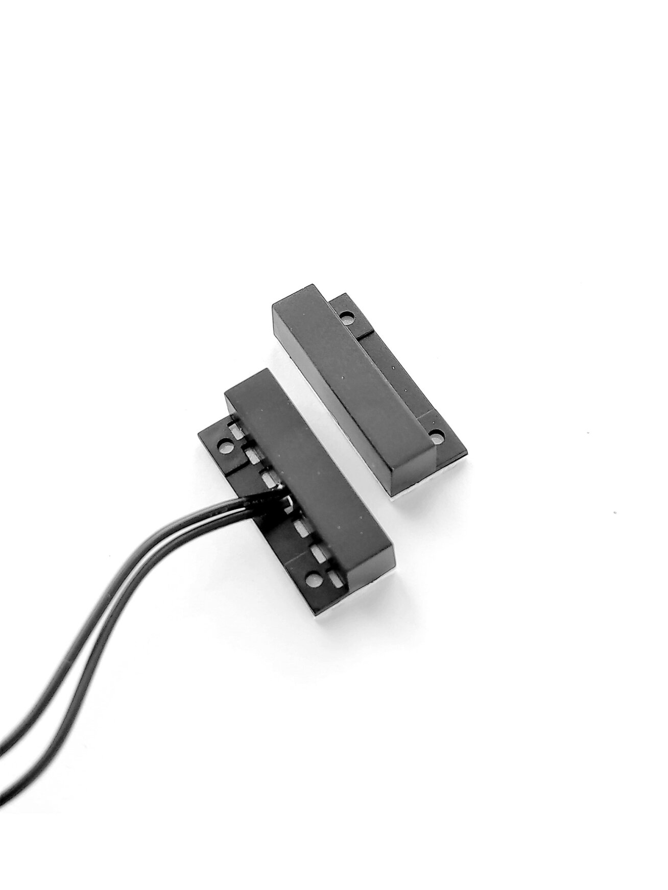 Lipnūs magnetiniai kontaktai (laidai per vidurį, juodi) Lipnūs magnetiniai kontaktai (laidai per vidurį, juodi)